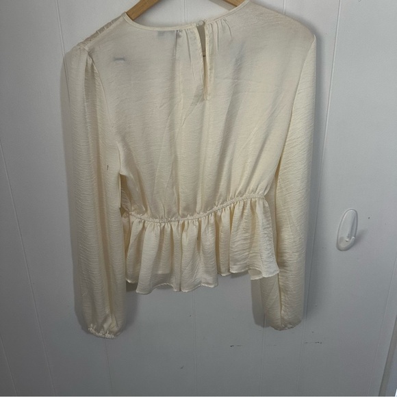 Steve Madden Cream Peplum Blouse with Billowy Sleeves - Picture 2 of 4